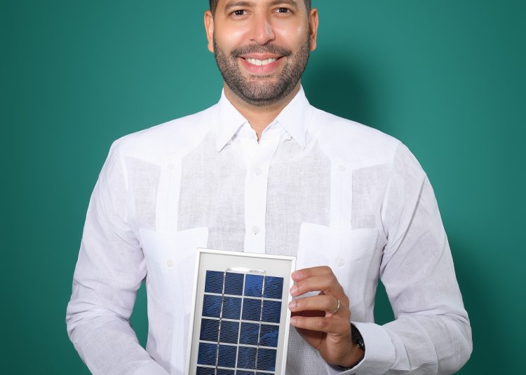 Fernández destacó que el crecimiento de la demanda eléctrica del país es mucho mayor que el crecimiento de la capacidad instalada en generación distribuida.
