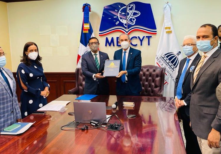 Mescyt y Universidad de Oxford suscriben acuerdos para estudios de maestría y doctorados