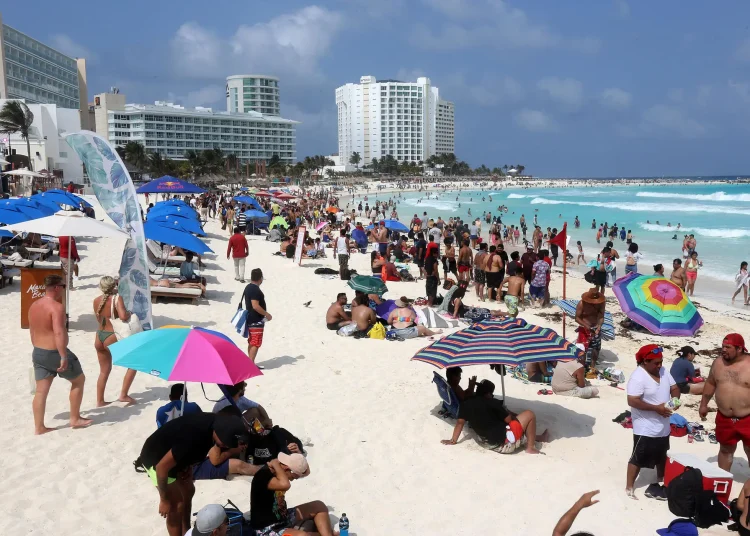 México recibió 11.99 millones de turistas internacionales vía área.