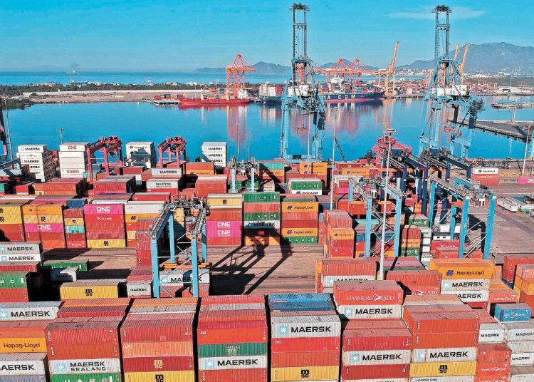 México acumuló un déficit comercial de US$6,451.9 millones en el primer cuatrimestre de 2024.