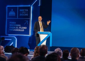 Michael Kremer plantea que innovación tecnológica debe estar acompañada por mecanismos institucionales que permitan probar, evaluar y escalar las iniciativas con mejores resultados.