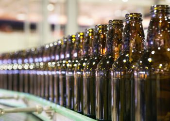 Botellas de vidrio. - Fuente externa.