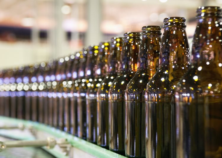 Botellas de vidrio. - Fuente externa.