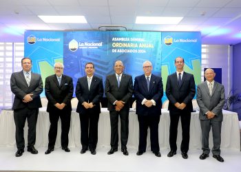 Miembros de la junta de ditectores de la Asociación La Nacional de Ahorros y Préstamos. - Fuente externa.