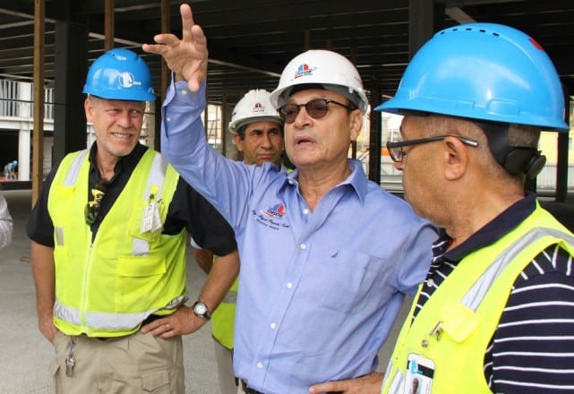 Miguel Pimentel Kareh en el Hosp Luis E Aybar.