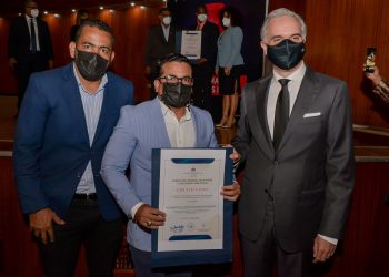 Miguel Valenzuela, Juan Carlos de los Santos y Luis Miguel de Camps