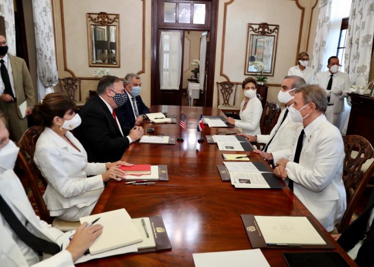 Mike Pompeo y Luis Abinader