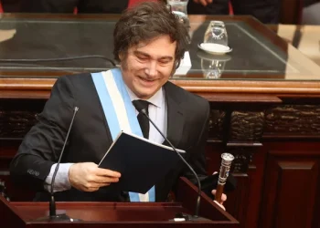 Milei describió el nuevo presupuesto como "la hoja de ruta" bajo la cual ordenará las prioridades de su gestión y llamó a pensar primero en cuánto debe ahorrar el Gobierno para después ver cuánto puede gastar.