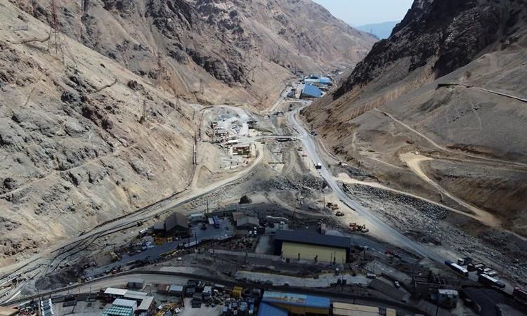 Fotografía aérea de la entrada a la mina El Teniente, el 2 de diciembre de 2020, en Rancagua, Chile. | Alberto Valdes, EFE.