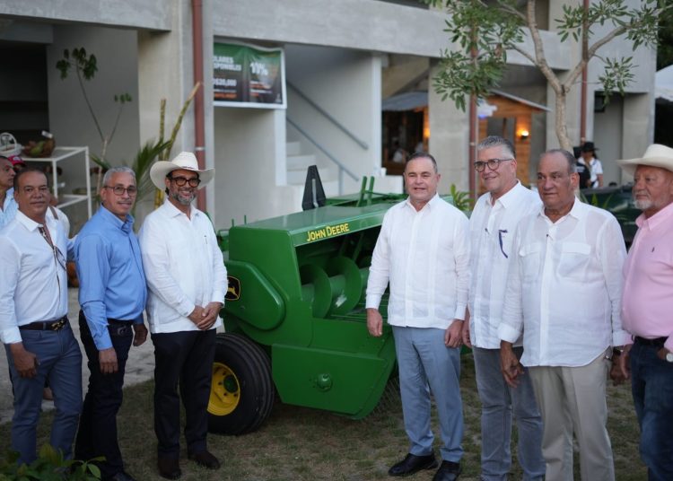 El ministro de Agricultura, Francisco Oliverio Espaillat Bencosme, destacó el papel de los ganaderos del Este.