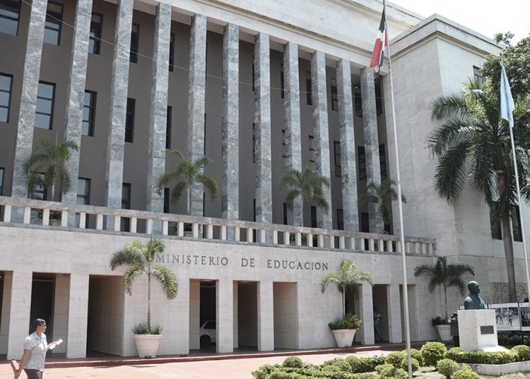 De acuerdo con el Ministerio de Hacienda y la Dirección General de Presupuesto (Digepres), para el 2024 el déficit fiscal será de un 3% del PIB.