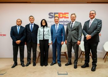 Víctor Bisonó explicó que en 2025 han sido aprobadas 49 nuevas empresas en RD.