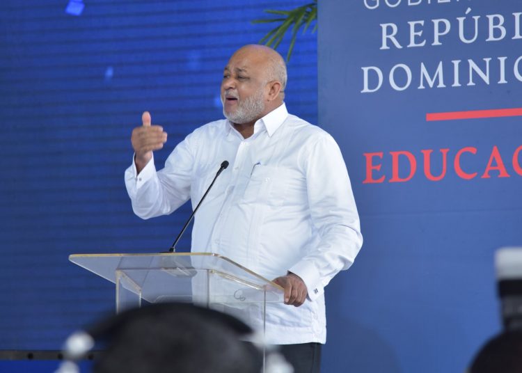 Roberto Furcal fue designado ministro de Estado sin Cartera.