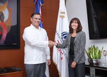 Jochi Vicente y representante Grupo BID en RD, Katharina Falkner-Olmedo.