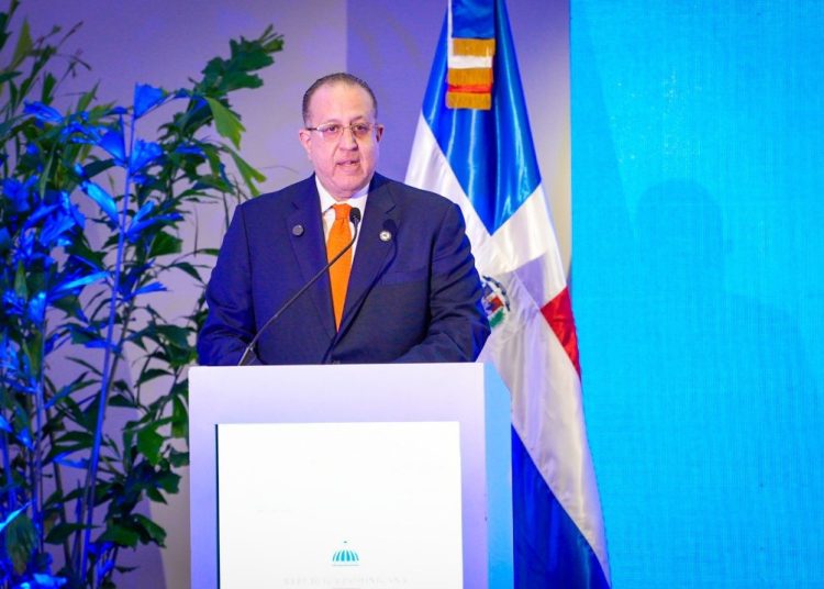 Díaz resaltó la importancia de que el Gobierno mejore las recaudaciones a través de medidas administrativas, lo cual, reduciría la evasión fiscal.