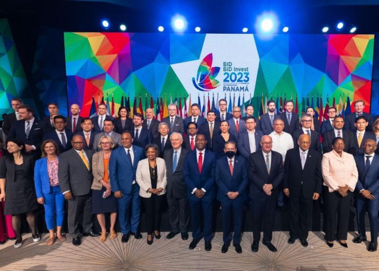 Reunión anual de la Asamblea de Gobernadores del BID en Panamá, de la cual participó el ministro de Hacienda, Jochi Vicente.