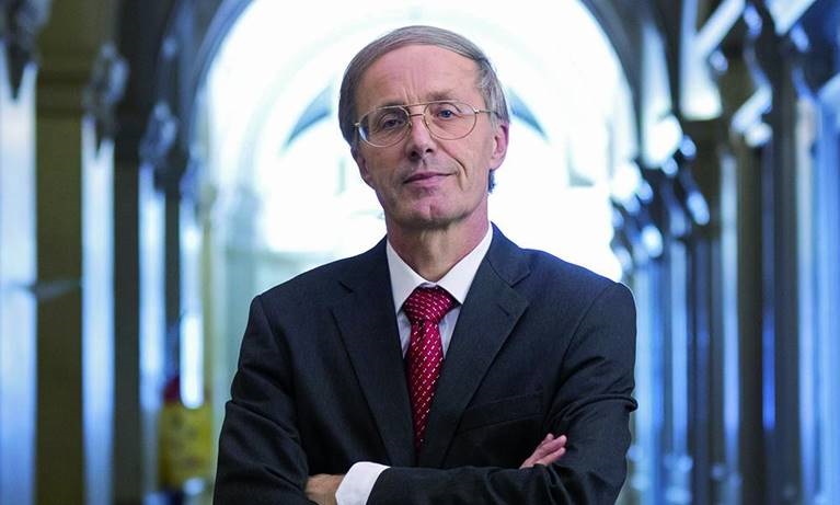 ministro de economía suizo a cargo de las américas philippe nell