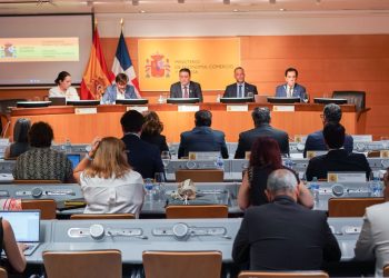 El ministro Sanz Lovatón encabeza jornada de trabajo en España.