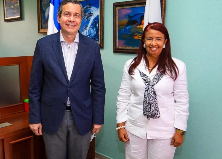 Ministro y nueva directora