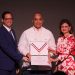 El viceministro de Asuntos Consulares y Migratorios, Opinio Díaz, recibió la medalla en representación del canciller Roberto Álvarez.