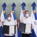 El gerente general del Bandex, Juan Mustafá y el canciller Roberto Álvarez tras haber suscrito el acuerdo de cooperación interinstitucional. | Fuente externa.