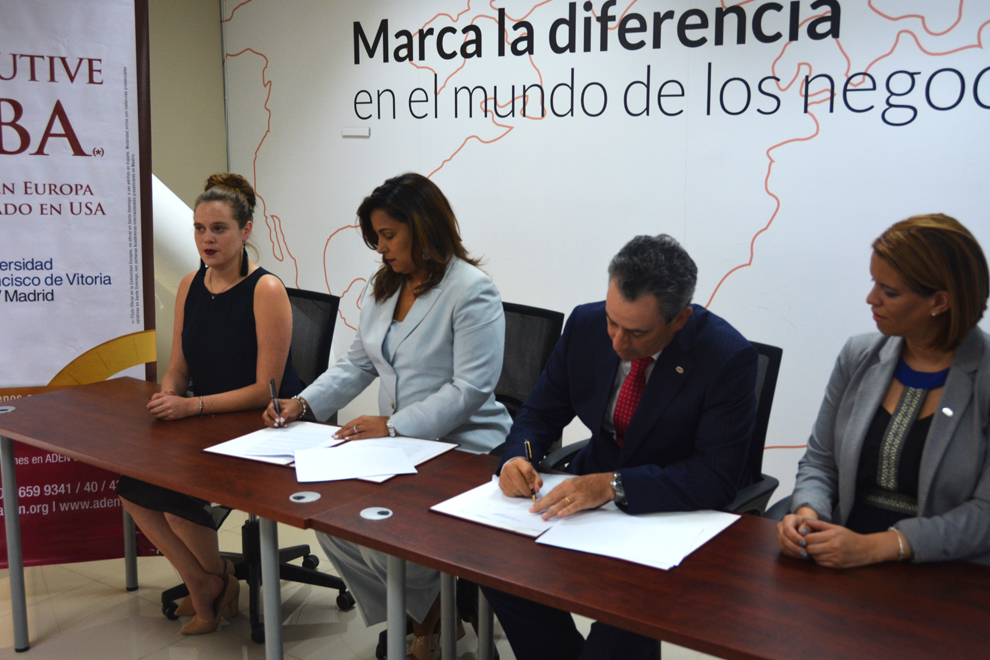 momento de la firma del acuerdo amchamdr aden
