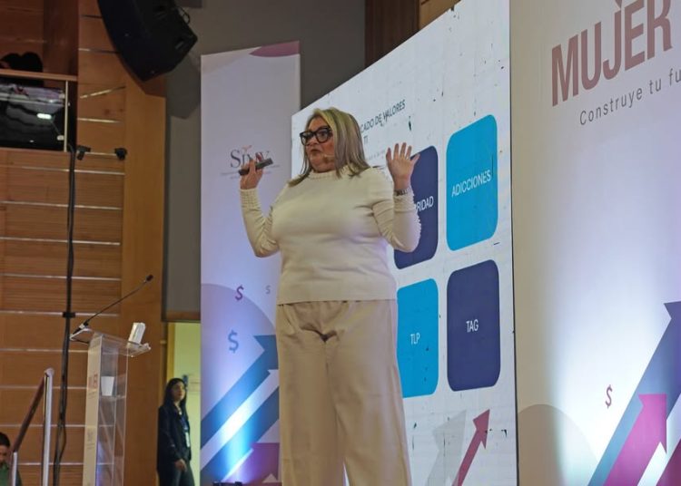 En el evento titulado "Mujer, el mercado de valores es para ti", Báez destacó que existen perfiles conductuales que pueden impactar negativamente las finanzas e inversiones.