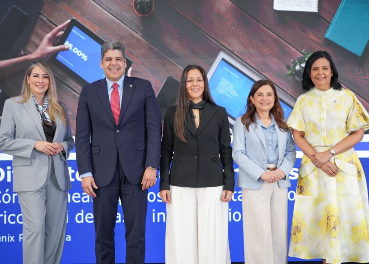 Mónica Ceballos, José Luis Ventura, Fénix Pérez, Rebeca Meléndez y Victoria Thomas.