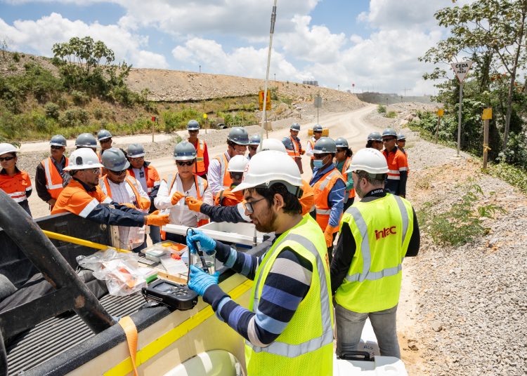El monitoreo tiene como objetivos evaluar la calidad del agua, del aire y ruidos en los alrededores de Pueblo Viejo. | Fuente externa.