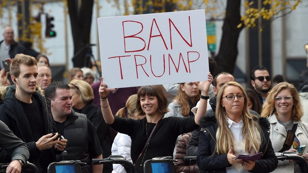 mujeres contra trump