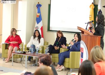 Anniette Cohn-Lois, de Opción Democrática; Julia Muñiz, del Partido Revolucionario Moderno (PRM); Nerys Martínez, de la Fuerza del Pueblo (FP), y Yulibelys Wandelpool, del Partido de la Liberación Dominicana (PLD),  candidatas a las regidurías de la Circunscripción 1 del Distrito Nacional. | Cortesía