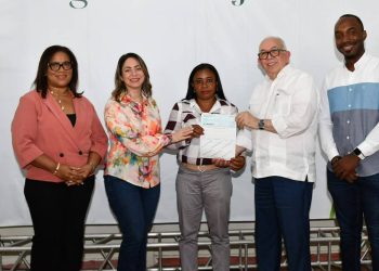 La iniciativa del Banco Agrícola y el Ministerio de la Mujer promueve el crecimiento de los emprendimientos agropecuarios liderados por mujeres.