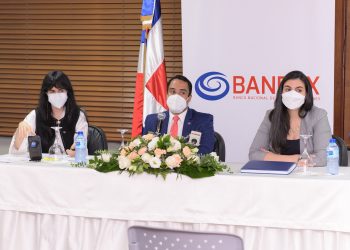 Myriam Stern, Juan Mustafá y Clara Yaryura
