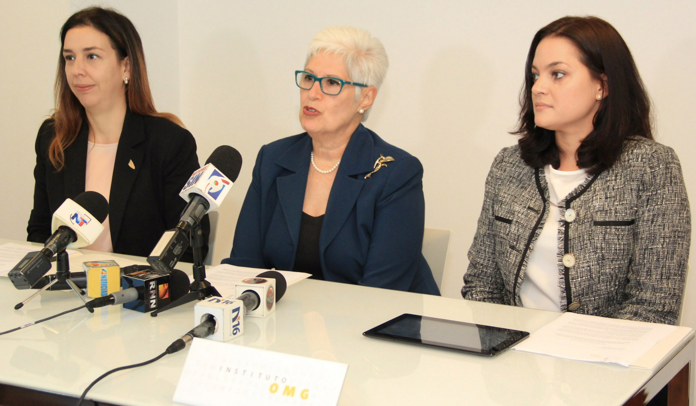 mónika infante, belkis guerrero y mati hernández alfaro