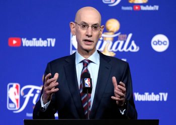 La NBA recibiría por derechos televisivos unos US$7,000 millones cada año, lo que supone 2.5 veces más que su acuerdo actual.