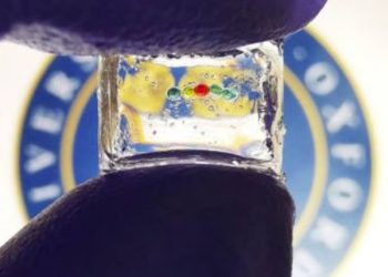 En el estudio, la fuente de energía de las gotas activadas produjo una corriente que persistió durante más de 30 minutos. - Fuente externa.