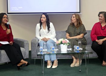 Expertas en comunicación estratégica destacaron la importancia de la formación continua para los futuros profesionales.
