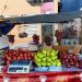 La tradición, que se ha mantenido por décadas, hace que las principales calles de  localidades de República Dominicana cuenten con distintos puestos de frutas.