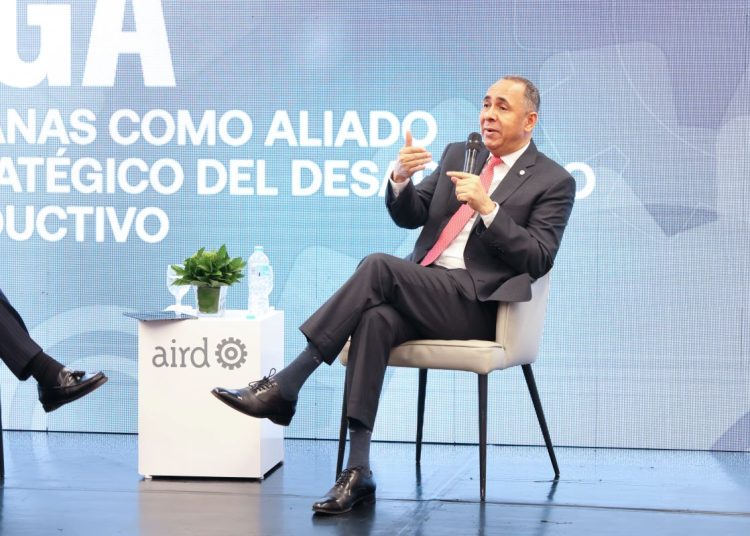Arroyo señala que contrabando, subvaloración y falsificación afectan directamente a empresas que producen e invierten dentro de la ley.