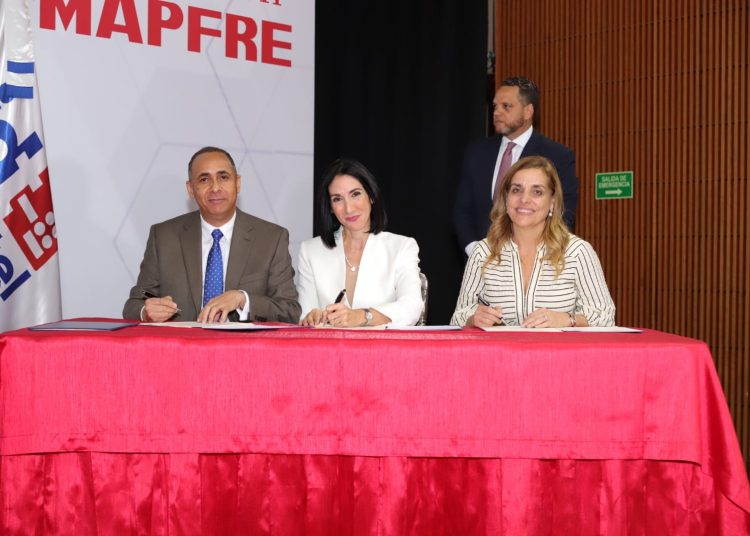 Nelson Arroyo, Raquel Arbaje y Pierina Pumarol