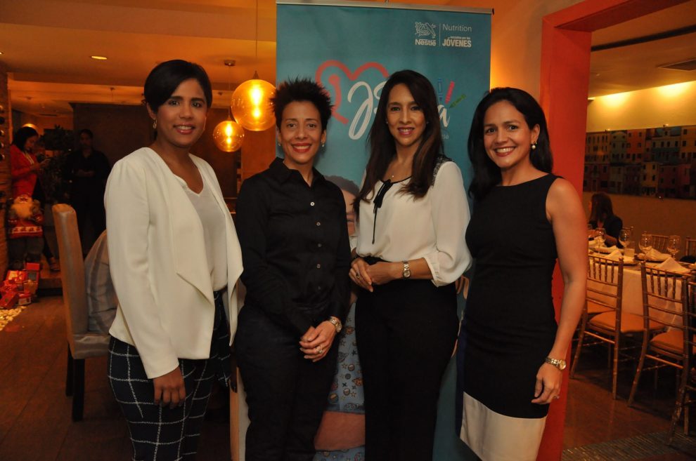 nestlé wendy hamilton, hegla de los santos, elia mejía y paula fuentes