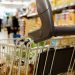 No obstante, la inflación subyacente que excluye los elementos más volátiles que son la energía y los alimentos, también progresó ligeramente (una décima al 2.7% en mayo).