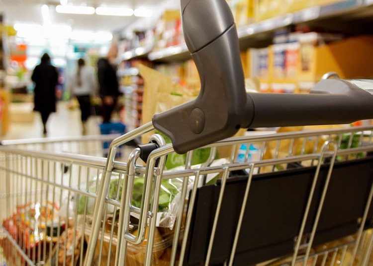 La inflación en España se quedó en agosto en 2.4%, cinco décimas menos que en julio, y dos décimas más que la media de la zona euro.