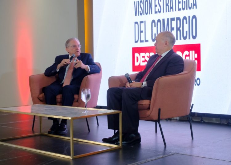 Ernesto Martínez considera que el país debe enfocarse en reducir la informalidad y fortalecer las recaudaciones internas.