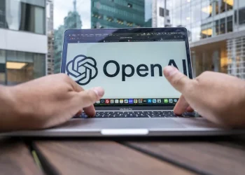 OpenAI ha compartido sus avances para reforzar la seguridad del navegador ChatGPT Atlas frente a vulnerabilidades de ataques de inyección.