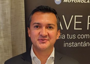 Orlando Martínez, gerente de soluciones Broadband PTT para Latinoamérica de Motorola, señaló que esta solución integra inteligencia artificial para la cancelación de sonido.