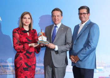 Odile Miniño, Víctor (Ito) Bisonó y Teddy Heinsen.