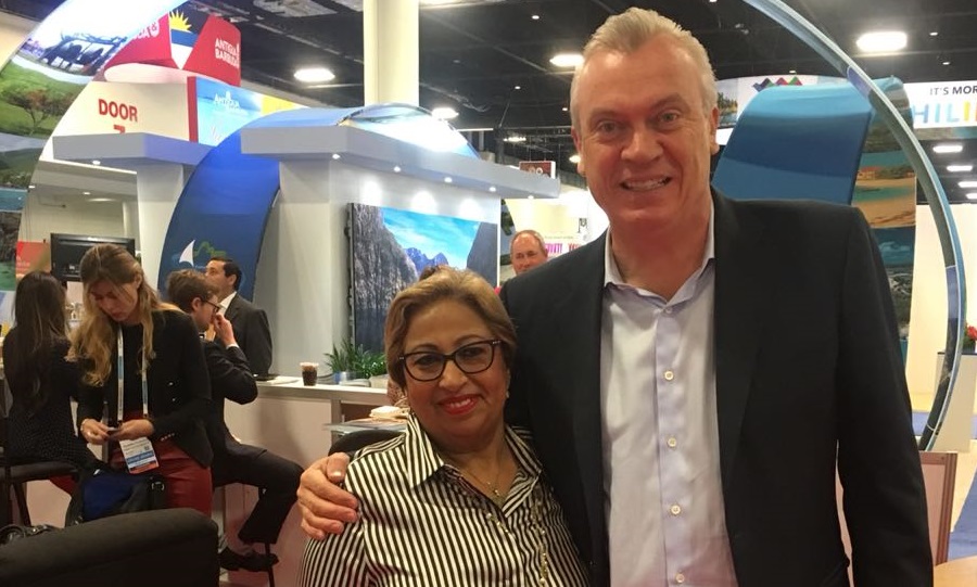 orfila salazar, directora del dpto. de cruceros de mitur junto a stein kruse, ceo de holland america