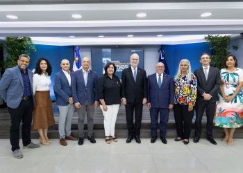 Los arquitectos Macos Barinas y Elsa Taveras ofrecieron detalles de conceptualización sobre intervenciones requeridas por la edificación.