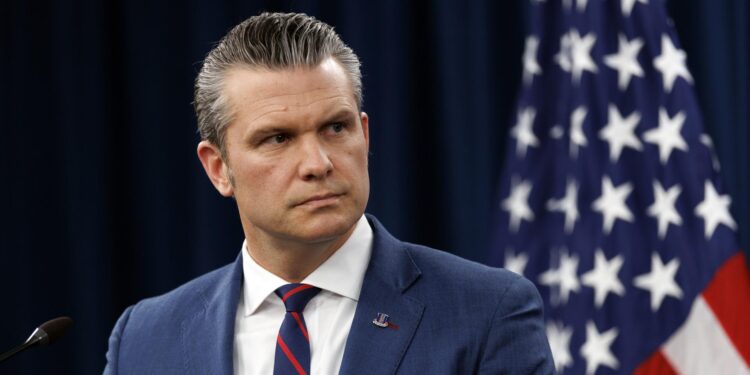 Pete Hegseth, negó este lunes que su país tenga tropas sobre el terreno en Irán.